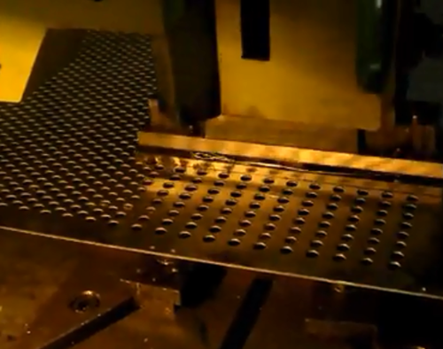 篩網自(zì)動送料(liào)機的選(xuan)購技巧(qiao) 　　