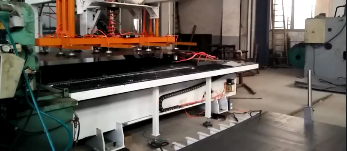 數(shù)控剪闆送料機(ji)流水線