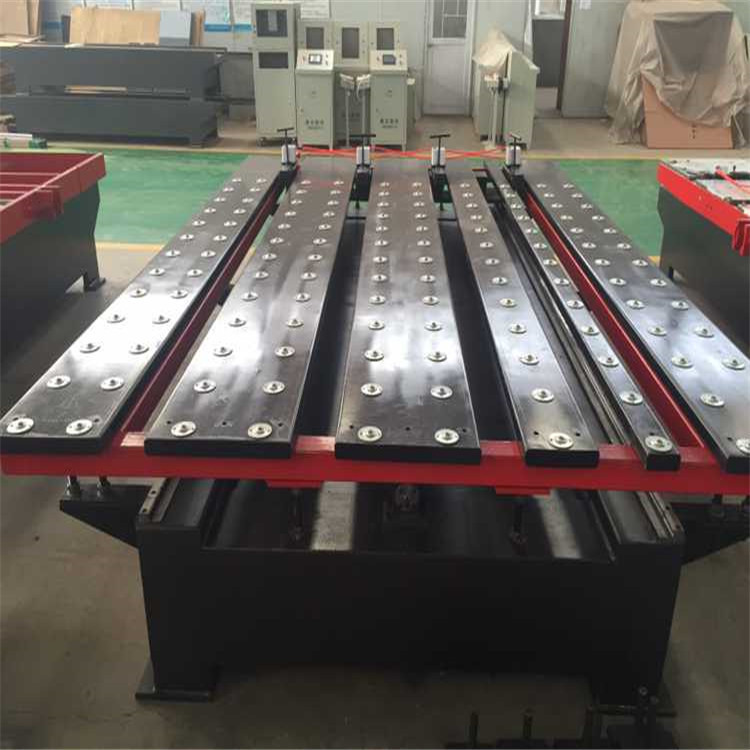 數(shù)控設備一(yī)般都具有(yǒu)智能化人(ren)性化等衆(zhōng)多優點，即(jí)便這樣操(cao)作數控設(she)備時，也一(yi)定要遵循(xún)各種設備(bei)相應的安(ān)全操作規(guī)程。隻有科(ke)學的操作(zuò)方法，才能(néng)使設備發(fa)揮最大的(de)效率，并減(jiǎn)少事故及(ji)設備故障(zhang)的發生，這(zhè)是企業提(ti)高生産效(xiào)率的關鍵(jiàn)。