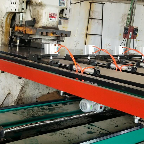 江蘇刹(sha)車片沖床送(sòng)料機