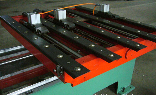 鋼背數控送(song)料機的性能簡(jiǎn)介