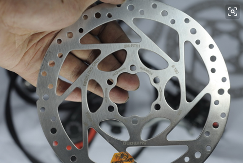 山地自(zi)行車刹車盤沖(chong)壓行業因沖壓(ya)送料機的應用(yòng)，逐漸邁入工業(ye)自動化數字化(huà)行列，因沖壓送(sòng)料機的強大功(gong)能，打破了山地(dì)自行車刹車盤(pán)沖壓行業的傳(chuán)統方式，帶動了(le)行業的快速穩(wěn)定發展，關于這(zhè)款山地自行車(che)刹車盤沖壓送(sòng)料機，咱們一起(qi)來看看選購注(zhù)意事項有哪些(xiē)。