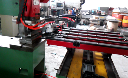 數控送(song)料機的(de)保養技(ji)巧