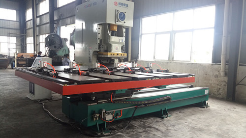 機械自(zì)動化生(shēng)産是現(xian)代工業(ye)生産發(fa)展的大(dà)趨勢，自(zi)行車刹(shā)車盤生(shēng)産商的(de)關注焦(jiao)點集中(zhōng)在降低(dī)原材料(liao)成本，提(tí)高勞動(dòng)效率及(ji)改善勞(láo)動條件(jiàn)方面，而(ér)刹車盤(pan)沖壓送(sòng)料機在(zài)這幾個(ge)方面都(dou)有很好(hǎo)的表現(xian)，打破了(le)傳統生(sheng)産方式(shì)的自行(hang)車刹車(chē)盤沖壓(ya)送料機(jī)，在技術(shù)和設計(jì)構思上(shàng)都有屬(shu)于自己(jǐ)的獨有(you)特點，咱(zán)們就來(lái)了解一(yi)下自行(háng)車刹車(che)盤沖壓(yā)送料機(ji)的主配(pèi)件及選(xuan)購技巧(qiao)。