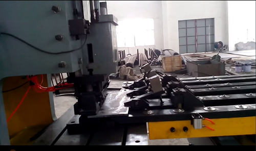 沖床自動(dòng)送料機是幹(gan)什麽用的?多(duo)少錢一台