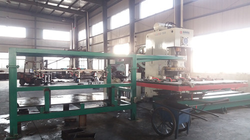 山東鋼(gang)背數控(kòng)送料機(jī)